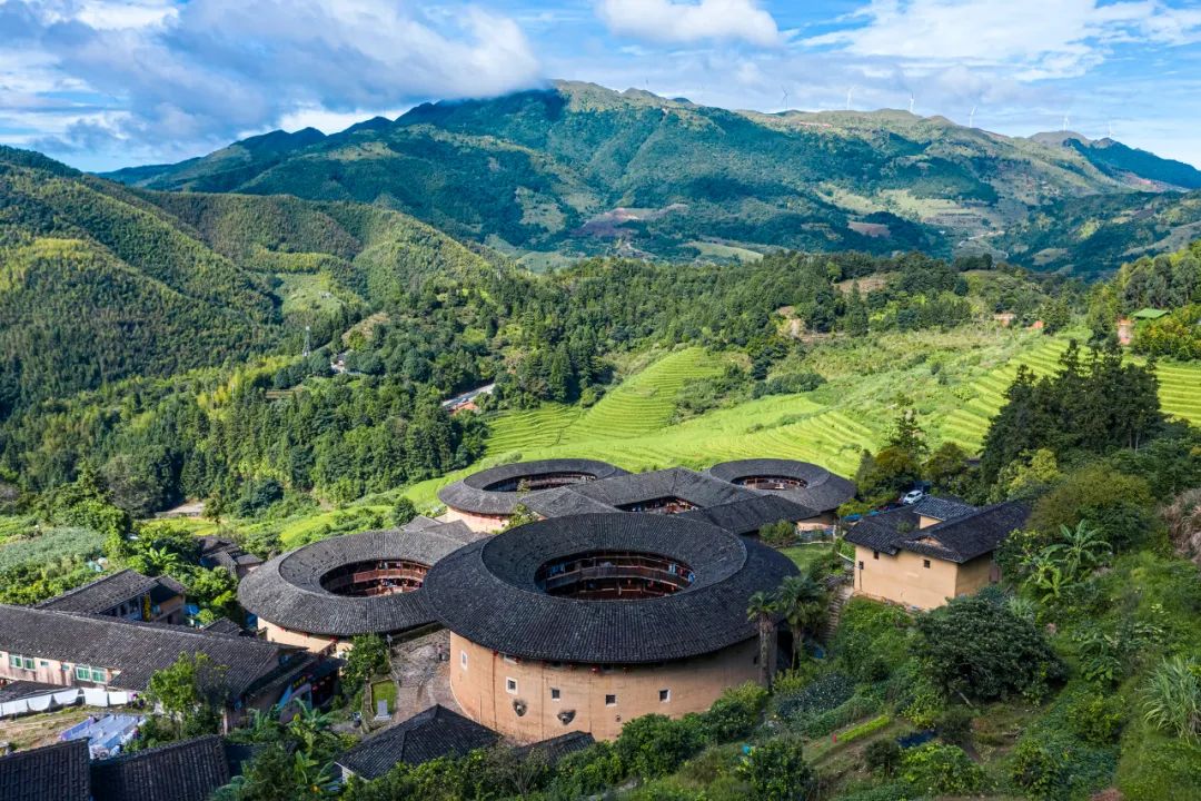 福建盛情款待,尊敬的各位来宾与朋友们